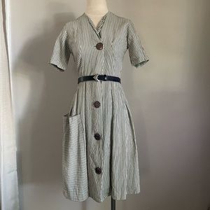 VTG 1940s Sage Green Striped Seersucker Short Sleeve Day Dress Buttons Pocket